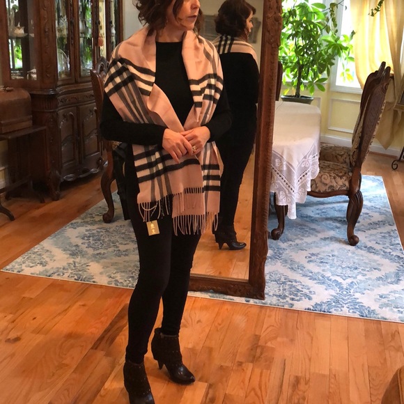 Burberry Accessories - ❤️Burberry check scarf ❤️new